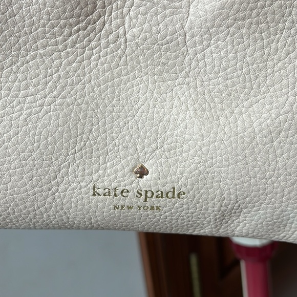 Kate Spade   Crossbody bag  beige  GUC  genuine leather pebbled    Every day bag - Picture 3 of 17